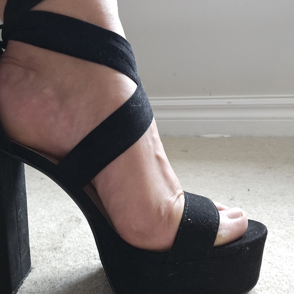 (2 for$60)Heels Fashion Nova 8.5, platform wrap chunky heel - Picture 7 of 7